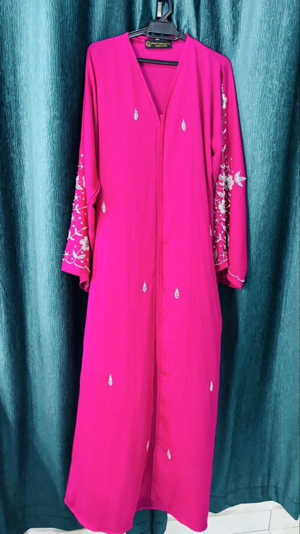 Fuchsia Pink Abaya (Category: Kaftans & Jubahs) located in Shah Alam. Submitted by zanaslanza (Listing ID 1450910022, Image 1). Description: - Abaya Size 56 sesuai untuk yang size 2XL - Abaya dari UAE - Ada defects sikit dekat manik di lengan - Baru pakai 2 kali saja.