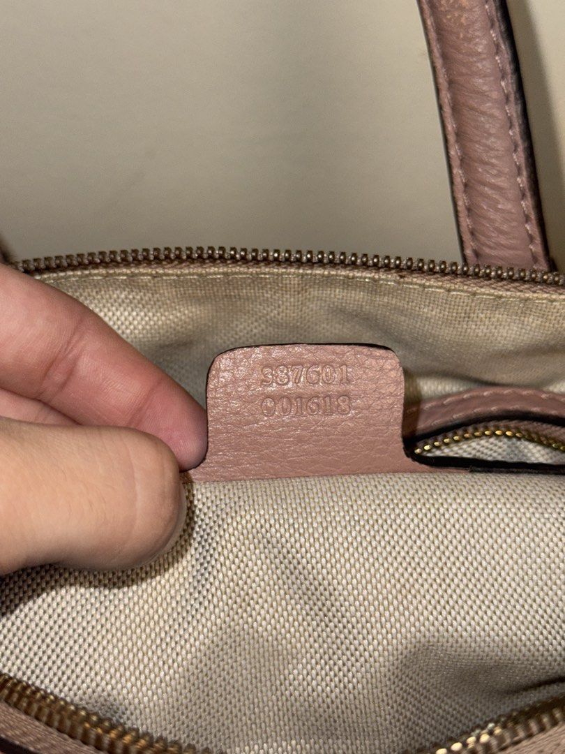 Gucci Duffle Bag (Category: Luxury Bags & Wallets) located in Manila. Submitted by vintagefirstladyy_2.0 (Listing ID 1450913383, Image 3). Description: 26.5 cm.