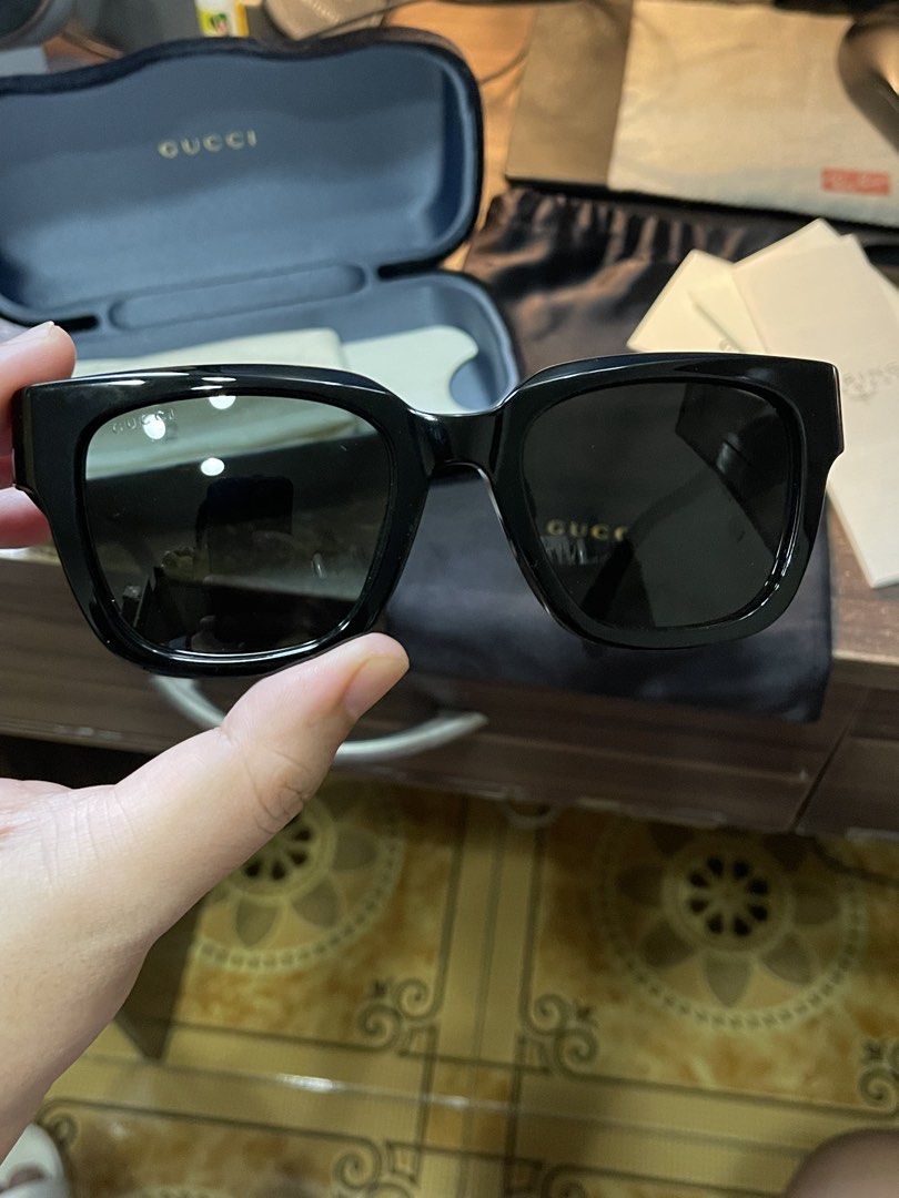Gucci GG1670SK Sunglasses Black (Category: Sunglasses & Eyewear) located in Las Pinas. Submitted by cosmicowl (Listing ID 1450849826, Image 3). Description: - Authentic Gucci sunglasses - Model: GG1670SK - Color: Black frame with tortoise shell arms - Condition: Unused. Like New - Includes: Original case and authenticity cards - Origin: Made in Italy Selling my unused Gucci Sunglass. RFS: need funds 100% Authentic 100% No issue Size: Medium Unise