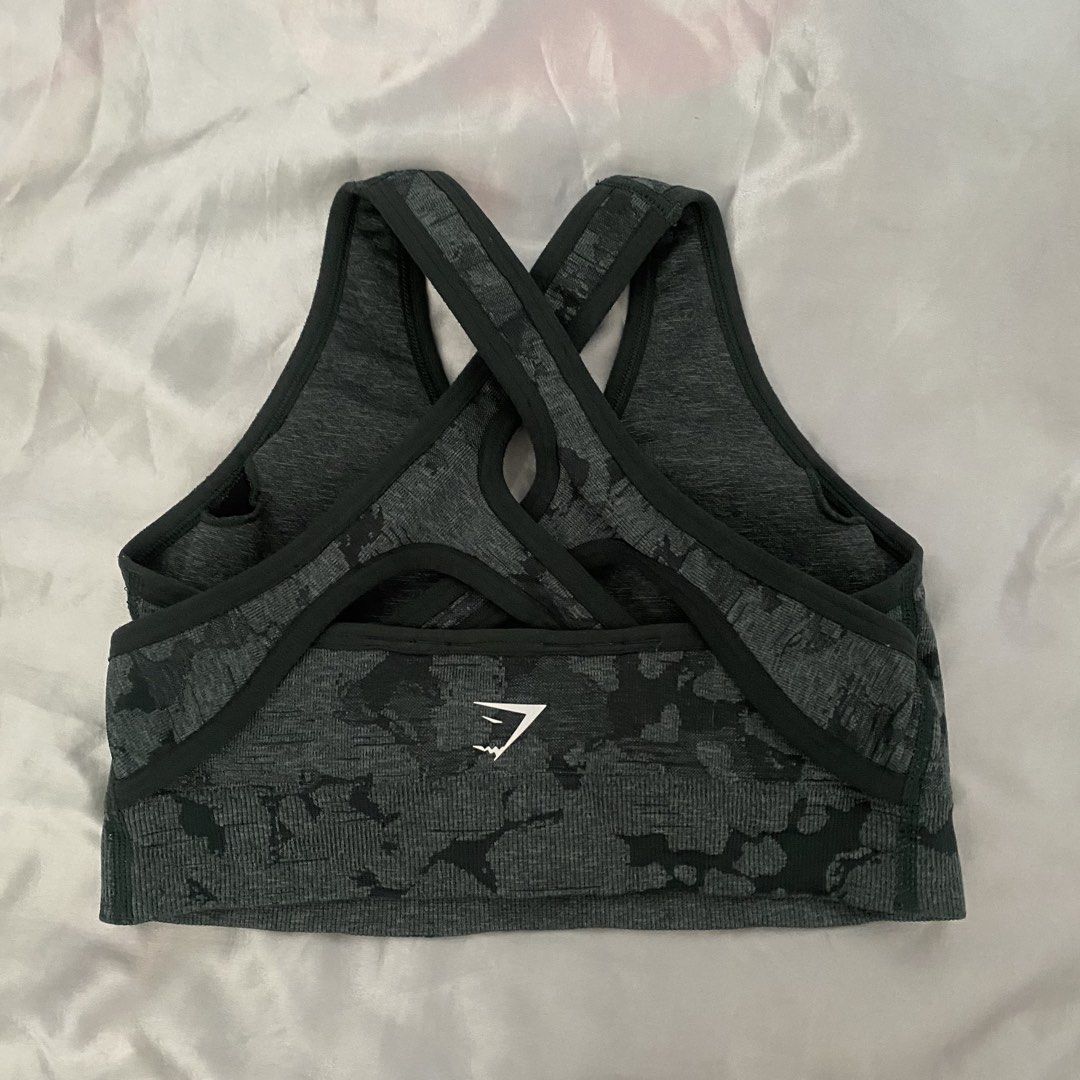 GYMSHARK SPORTSBRA (Category: Activewear) located in San Carlos. Submitted by finest_selection (Listing ID 1450818198, Image 2). Description: GYMSHARK SPORTSBRA SIZE: XS-S 28-32 Camou Green Super like new! Seller’s fave!.