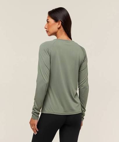 Gymshark training longsleeve (Category: Activewear) located in Manila. Submitted by angool (Listing ID 1450836325, Image 2). Description: No LOW BALLER‼️ * Purchased directly from the app * Discount available when purchasing 3 or more items * Fits large REGULAR FIT * Will provide receipt proof of authenticity.