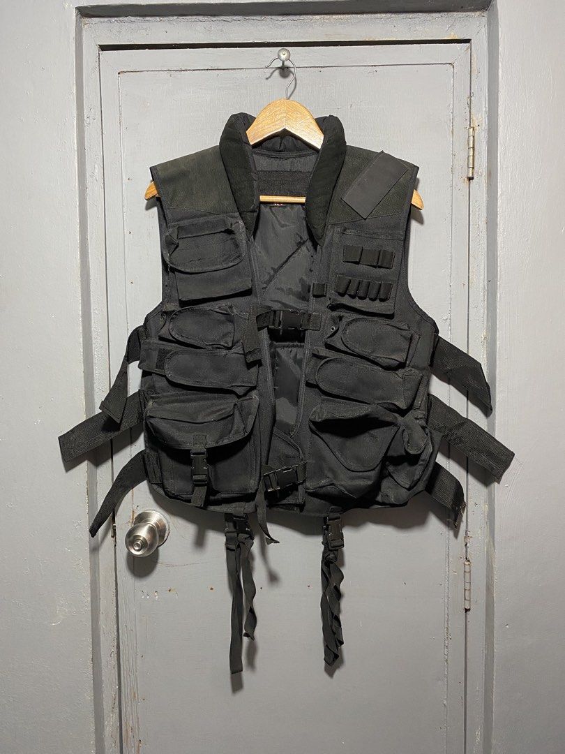 Heavy weight Tactical Vest with Multiple Pockets (Category: Vests) located in Pasacao. Submitted by kishhuschka (Listing ID 1450859881, Image 1). Description: - Durable black tactical vest - Numerous pockets on front and sides for ample storage - Adjustable straps ensure a comfortable and secure fit - Ideal for outdoor activities, airsoft, or costume use - Built to last for your next adventure.