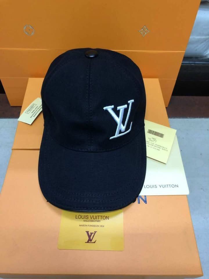 Hermes Black Cap with Orange Trim (Category: Caps & Hats) located in Manila. Submitted by grandfish_847280 (Listing ID 1450933716, Image 3). Description: Black cap with orange trim. Features the iconic 'H' logo embroidered on the front. Comes with dust bag and authenticity papers. Great for casual wear..