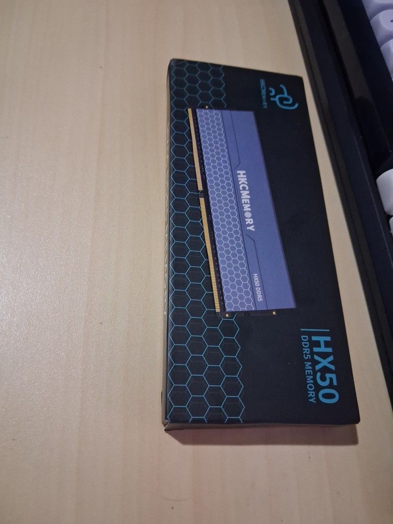 Hkc 1x16 ddr5 5600mhz ram (Category: Computer Parts) located in Manila. Submitted by jaytolens371299 (Listing ID 1450770065, Image 3). Description: negotiable,Hkc 1x16 ddr5 5600mhz ram reason for sale I NEED A 8X2 STICK,still sealed bnew. pede sa mga reseller diyan.