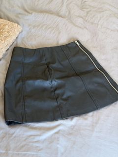 (Category: ) located in . Submitted by thriftmint__ (Listing ID 1450795525, Image 1). Description: .