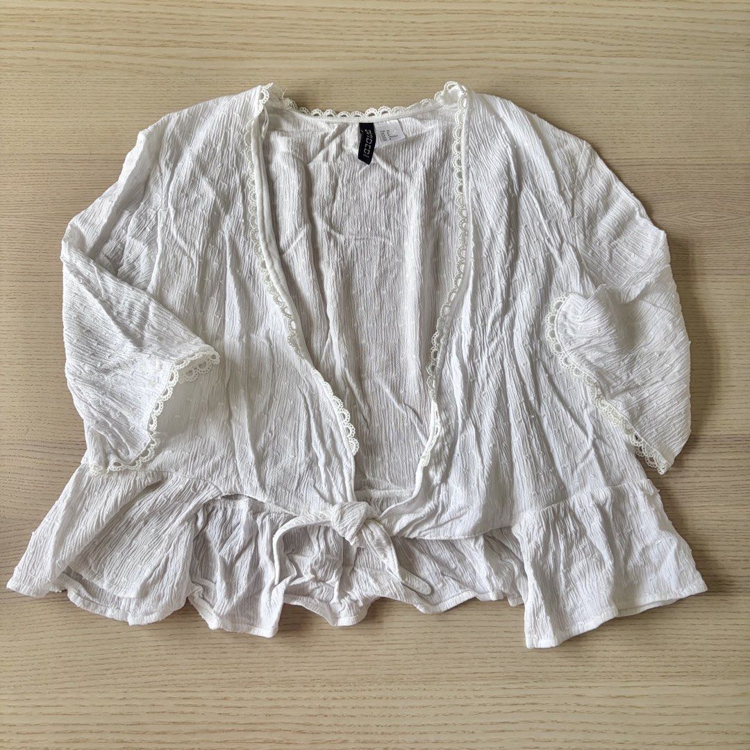 H&M white cover up (Category: Others Tops) located in Makati City. Submitted by eggcloud (Listing ID 1450773793, Image 1). Description: 👋 pls read all before chat: - negotiable if buying more from my shop - no when worn, all pics posted already, pls scroll - purchased from Carousell - rfs: not using 💵 payment: gcash/maya 🛵 if delivery: sf paid by buyer, shipping via lalamove/grab from Makati (wag na po itanong if may other couriers) 🗓️ if mee