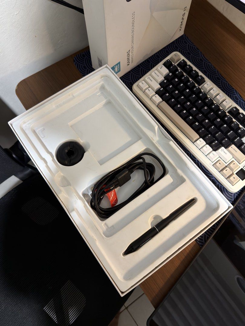 Huion Kamvas 13 (Category: Monitor Screens) located in Manila. Submitted by giansketches (Listing ID 1450799905, Image 3). Description: Huion Kamvas 13 Comes with everything except the manual and Original gloves (Will provide an XP Pen Padded Glove for free) Open for meetup, pickup and shipping RFS: Upgraded to XP Pen Ultra.