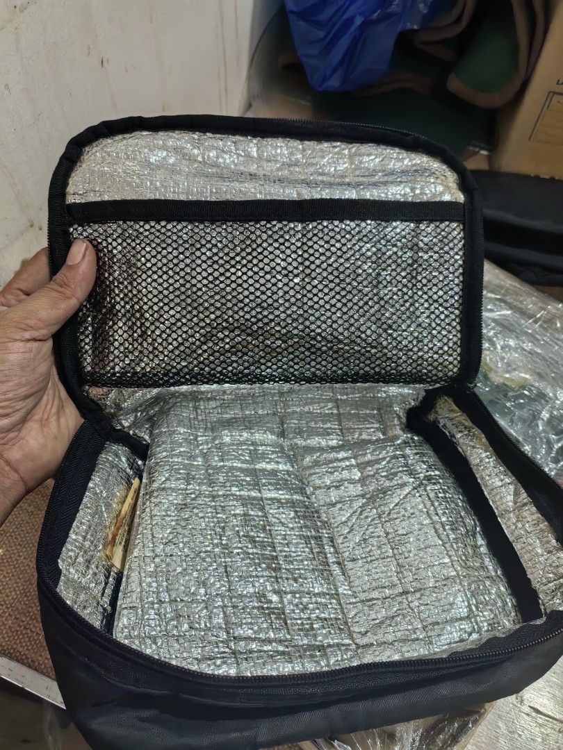 Insulated Lunchbox Pouch (Category: Other Kitchenware & Tableware) located in Cebu City. Submitted by dudes_villanueva (Listing ID 1450772051, Image 1). Description: Insulated Lunchbox Pouch 📌 Preloved Condition. L9xW7xH2.75 in.