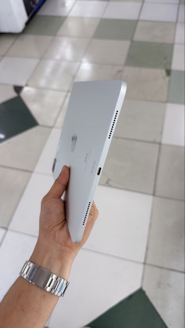 iPad Pro 2020 11inch 256gb Wifi (Category: iPad) located in Manila. Submitted by carimgadgets (Listing ID 1450788029, Image 3). Description: .