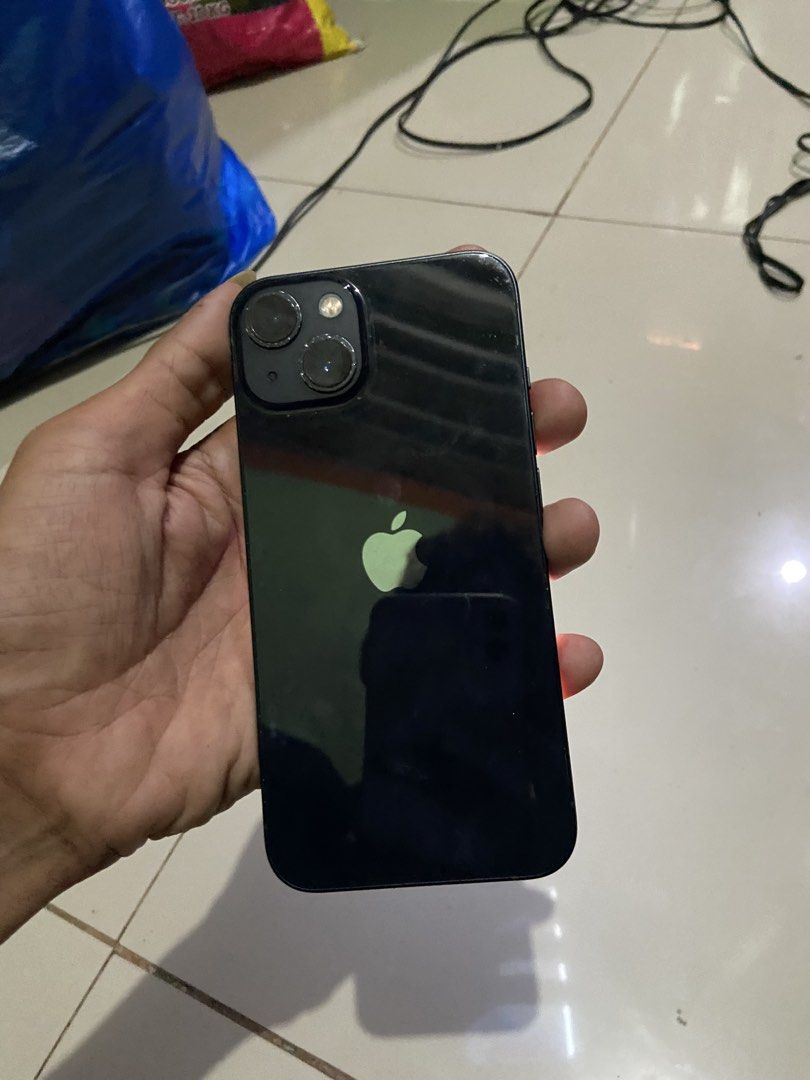 Iphone 13 256 (Category: iPhone 13 Series) located in Manila. Submitted by boldforest.494a31 (Listing ID 1450742079, Image 2). Description: Iphone 13 256 fu Issue may greenline sa lcd Still nagagamit pa din Unit case only.