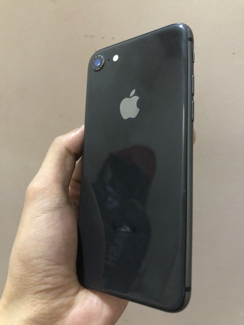 Iphone 8 64gb smooth for gaming no issue (Category: iPhone 8 Series) located in Manila. Submitted by sarmientoa05659 (Listing ID 1450916157, Image 2). Description: Iphone 8 64Gb No issue Minimal paint chips and small dents 74% Battery Normal .