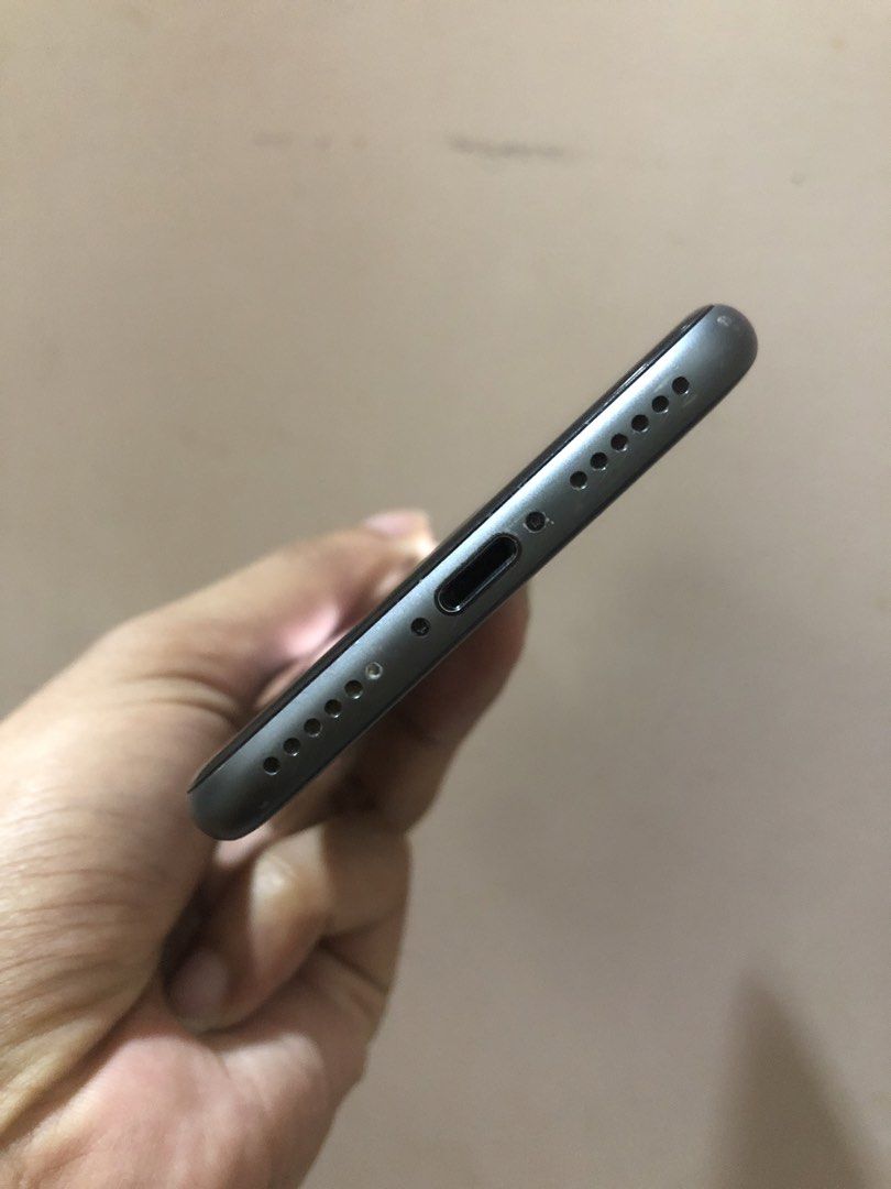 Iphone 8 64gb smooth for gaming no issue (Category: iPhone 8 Series) located in Manila. Submitted by sarmientoa05659 (Listing ID 1450916157, Image 3). Description: Iphone 8 64Gb No issue Minimal paint chips and small dents 74% Battery Normal .