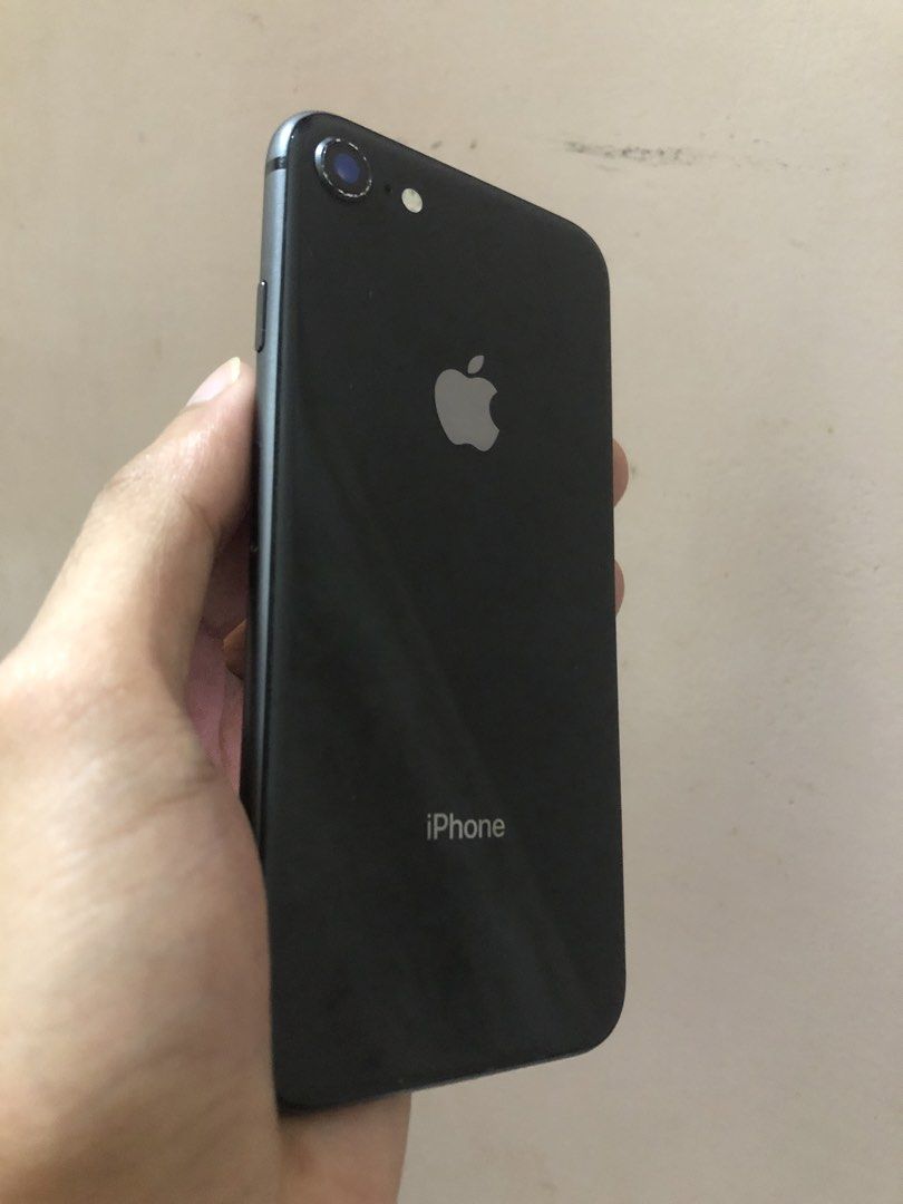 Iphone 8 64gb smooth for gaming no issue (Category: iPhone 8 Series) located in Manila. Submitted by sarmientoa05659 (Listing ID 1450916157, Image 1). Description: Iphone 8 64Gb No issue Minimal paint chips and small dents 74% Battery Normal .