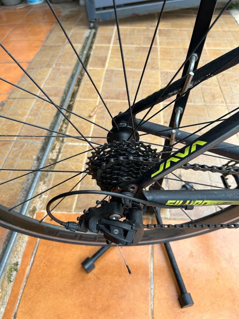 Java siluro 2 (Category: Bicycles) located in Behrang Stesen. Submitted by Shammdnr (Listing ID 1450770229, Image 1). Description: Road bike utk dilepaskan Harga dipinta RM1300 (boleh nego) Dpt bnyak free gift (boleh pm tepi nk gmbar free gift) COD area sp kedah (barang ada kt kedah) Boleh pm : kosong 1 3 lima 1 3 lapan 7 1 7 .