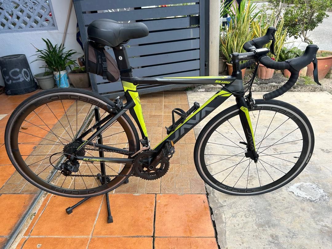 Java siluro 2 (Category: Bicycles) located in Behrang Stesen. Submitted by Shammdnr (Listing ID 1450770229, Image 2). Description: Road bike utk dilepaskan Harga dipinta RM1300 (boleh nego) Dpt bnyak free gift (boleh pm tepi nk gmbar free gift) COD area sp kedah (barang ada kt kedah) Boleh pm : kosong 1 3 lima 1 3 lapan 7 1 7 .