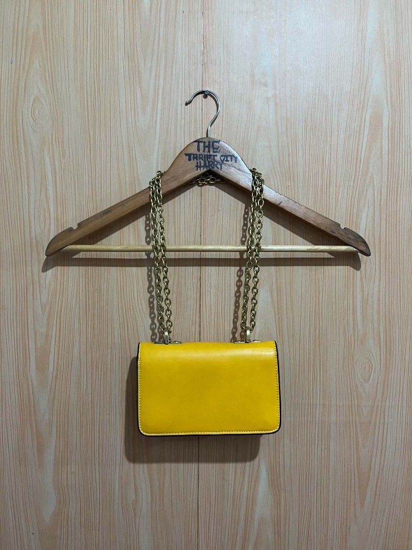 J'DIOR MINI SLING (Category: Luxury Bags & Wallets) located in Daraga. Submitted by thethriftcity2024 (Listing ID 1450771897, Image 2). Description: J'Dior Sling Bag Excellent 9.5/10 color rate Minimal Sign of Usage Presentable 800+sf thank you,.