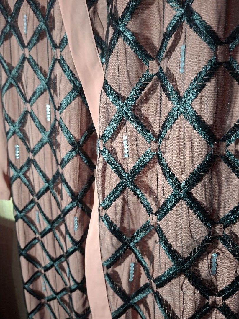 Jubah Sarah Ahmad Size L (Category: Kaftans & Jubahs) located in Bukit Baharu. Submitted by calm.512806 (Listing ID 1450767921, Image 3). Description: - Dusty rose - Jarang pakai, baru beberapa kali - Details pm - Size L.