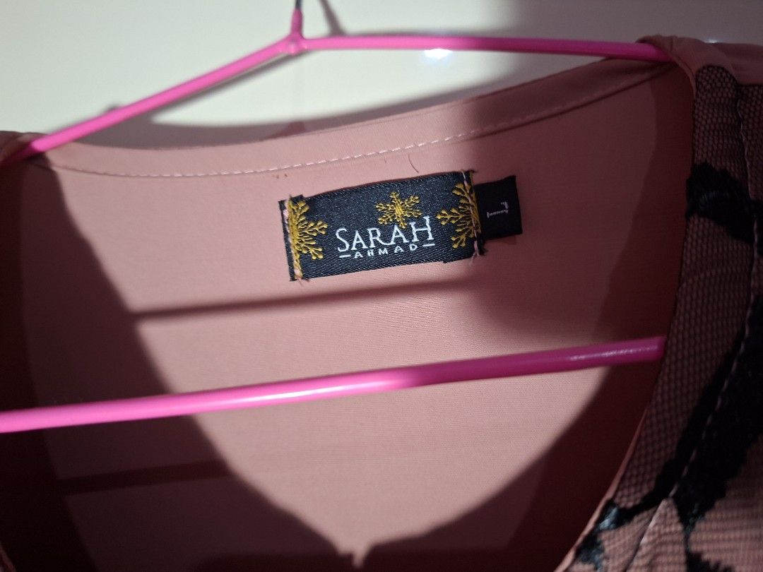 Jubah Sarah Ahmad Size L (Category: Kaftans & Jubahs) located in Bukit Baharu. Submitted by calm.512806 (Listing ID 1450767921, Image 2). Description: - Dusty rose - Jarang pakai, baru beberapa kali - Details pm - Size L.