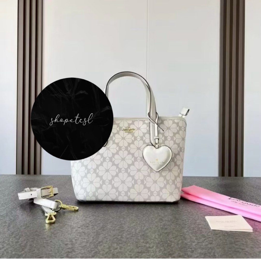 Kate Spade Top Handle Sling Bag (Kategori: Tas & Dompet Wanita) berada di Jakarta Barat. Dikirim oleh shopetcsl (ID iklan 1450764865, Gambar 1). Deskripsi: Merek: Kate Spade. Kondisi 98% (belum pernah digunakan/terlihat sangat baru). Kelengkapan: Dust bag. Tidak ada kotak‼️.
