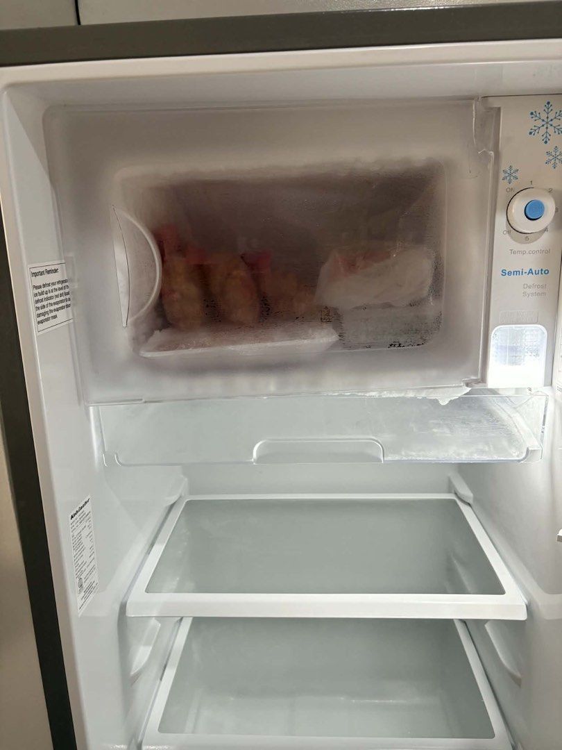 Kelvinator Refrigerator - Compact and Efficient (Category: Refrigerators and Freezers) located in Quezon City. Submitted by jay_abaya15 (Listing ID 1450794512, Image 3). Description: - Kelvinator refrigerator - Compact size, ideal for small spaces - Functional interior with shelves and door compartment - Includes a freezer section - Keeps food and drinks perfectly chilled - Ready for its new home!.