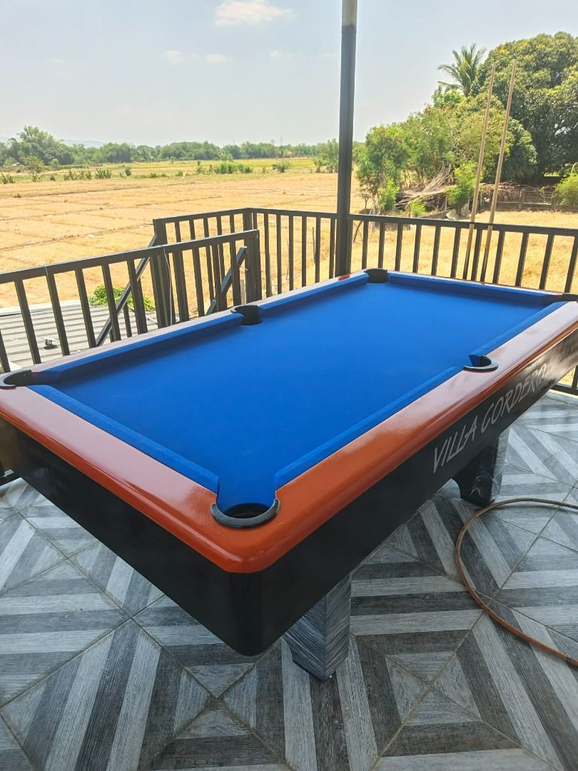 King Billiards Pool Table with Accessories (Category: Billiards and Bowling) located in Caloocan City. Submitted by markdiethe08217 (Listing ID 1450785626, Image 3). Description: - King Billiards Pool Table - Includes cues and balls - Sturdy wooden frame with black legs - Ideal for game rooms and entertainment areas - Ready for pickup.