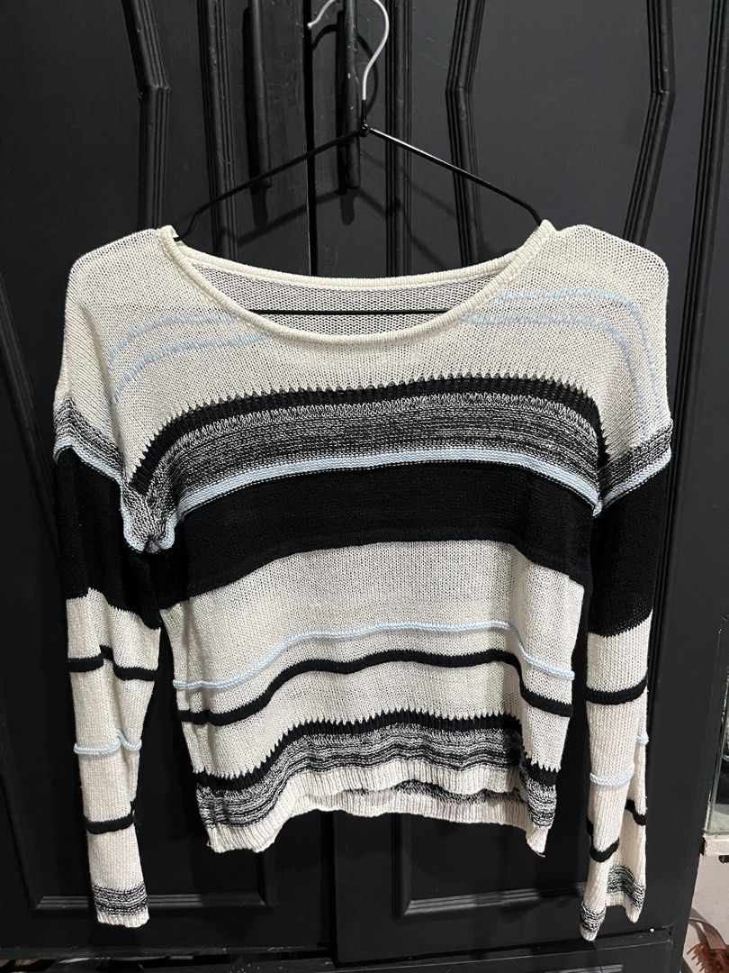knitted sweater (Category: Coats, Jackets and Outerwear) located in Manila. Submitted by a22bee (Listing ID 1450913103, Image 1). Description: mop: gcash mod: lalamove, angkas padala, grab express, jnt - can meet around dlsu/waltermart molino blvd item description: - got from baguio.