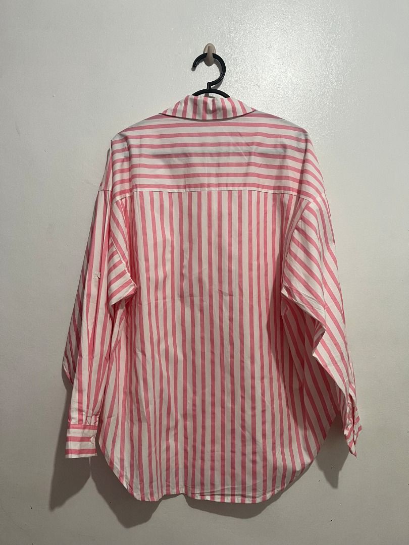 L10 Pink BKK Striped Longsleeves (Category: Longsleeves) located in Legazpi City. Submitted by alittlerandom (Listing ID 1450903204, Image 2). Description: ✨ Declutter✨ Only used for live selling purposes. https:// vt.tiktok .com/ZS9rhCF7RjuBc-u2D7L/ (Remove spaces to check reviews of the product) Length: 27.5 in Bust: 34-46 in Materials: Cotton Silk .