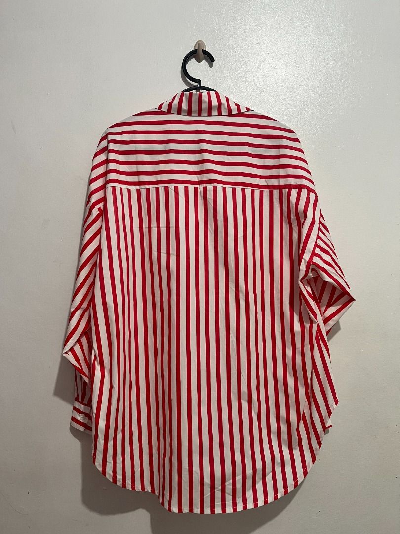 L10 Red BKK Striped Longsleeves (Category: Longsleeves) located in Legazpi City. Submitted by alittlerandom (Listing ID 1450902956, Image 3). Description: ✨ Declutter✨ Only used for live selling purposes. https:// vt.tiktok .com/ZS9rhCF7RjuBc-u2D7L/ (Remove spaces to check reviews of the product) Length: 27.5 in Bust: 34-46 in Materials: Cotton Silk .