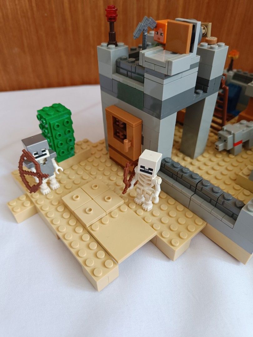 LEGO Minecraft The Desert Outpost 21121 (Category: Lego & Building Sets) located in General Santos City (Dadiangas). Submitted by than-9 (Listing ID 1450742932, Image 2). Description: -Complete Parts - No Box - No Manual Sf - Buyers Expense.