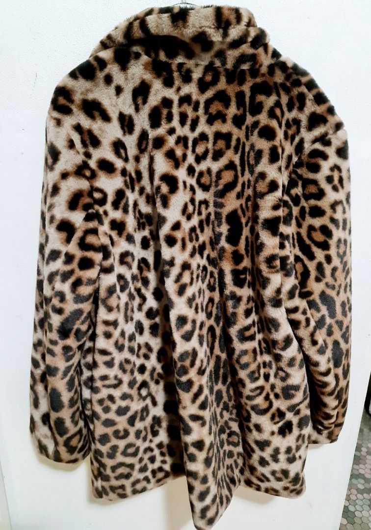 Like New Leopard Print Oversized Faux Fur Coat(Size 2XL) (Category: Women's Clothes) located in Sydney. Submitted by desirably (Listing ID 1450854760, Image 2). Description: Like New Leopard Print Oversized Faux Fur Coat(Size 2XL) for $40. Worn only once&in excellent condition. Plush, warm and super cozy! - Brand: Unknown - Open front. - 2 Side pockets. - Fully lined. Pick up from Marrickville. Pls feel free to check out my other listings..