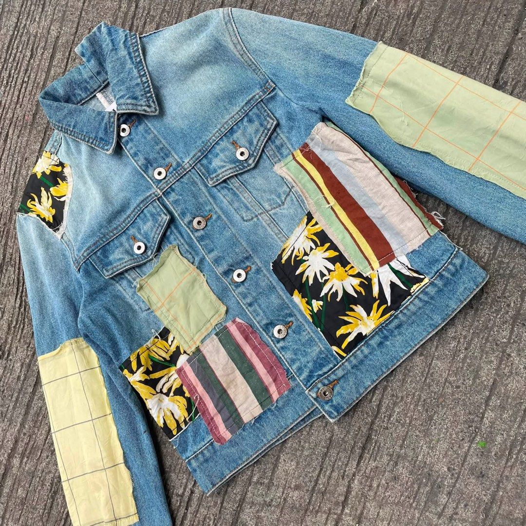 LOEWE PATCHWORK DENIM JACKET (Category: Luxury Apparel) located in Dueñas. Submitted by d1gidoll (Listing ID 1450884954, Image 3). Description: 19 x 22 dimes No flaws Excellent condition .