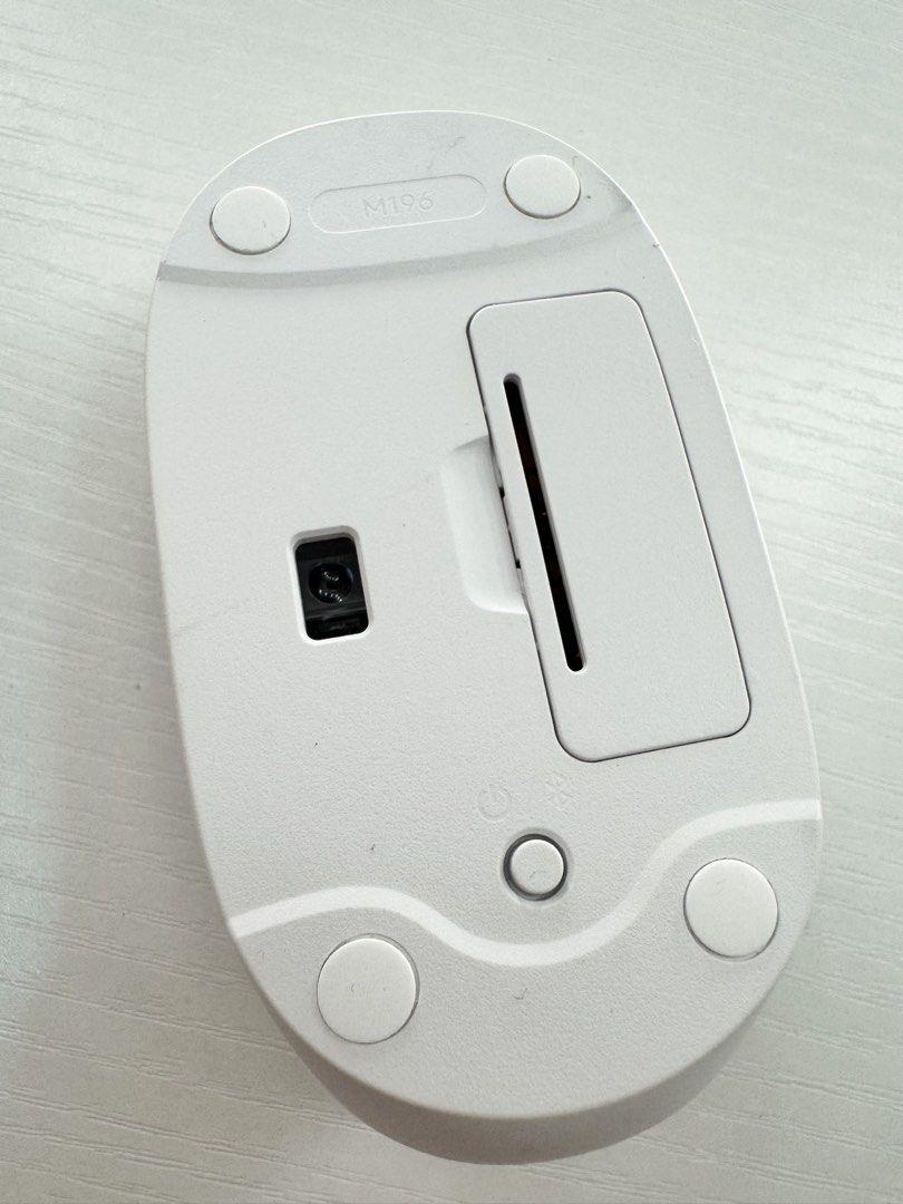 Logitech Bluetooth mouse (Category: Mouse & Mousepads) located in Victoria. Submitted by holb-pinky (Listing ID 1450839334, Image 2). Description: Brand new without box. Never been used because I have another mouse..