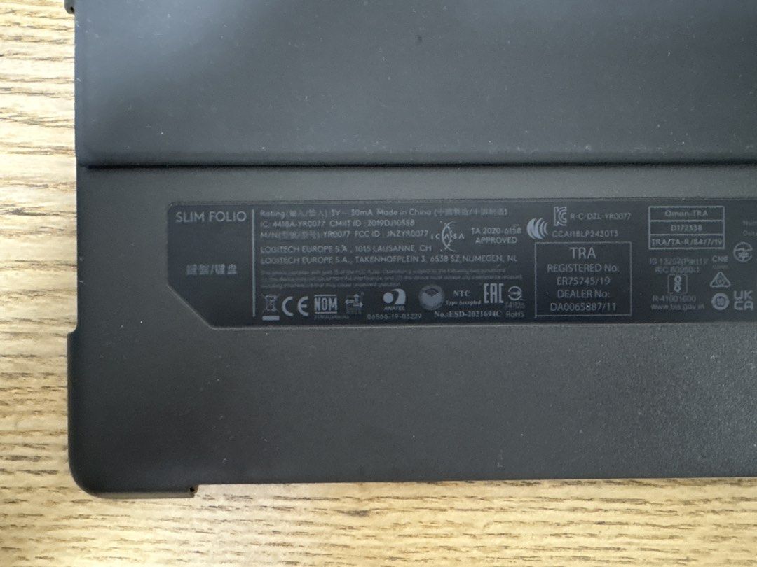 Logitech Slim Folio Keyboard Case for iPad514836700091525123
