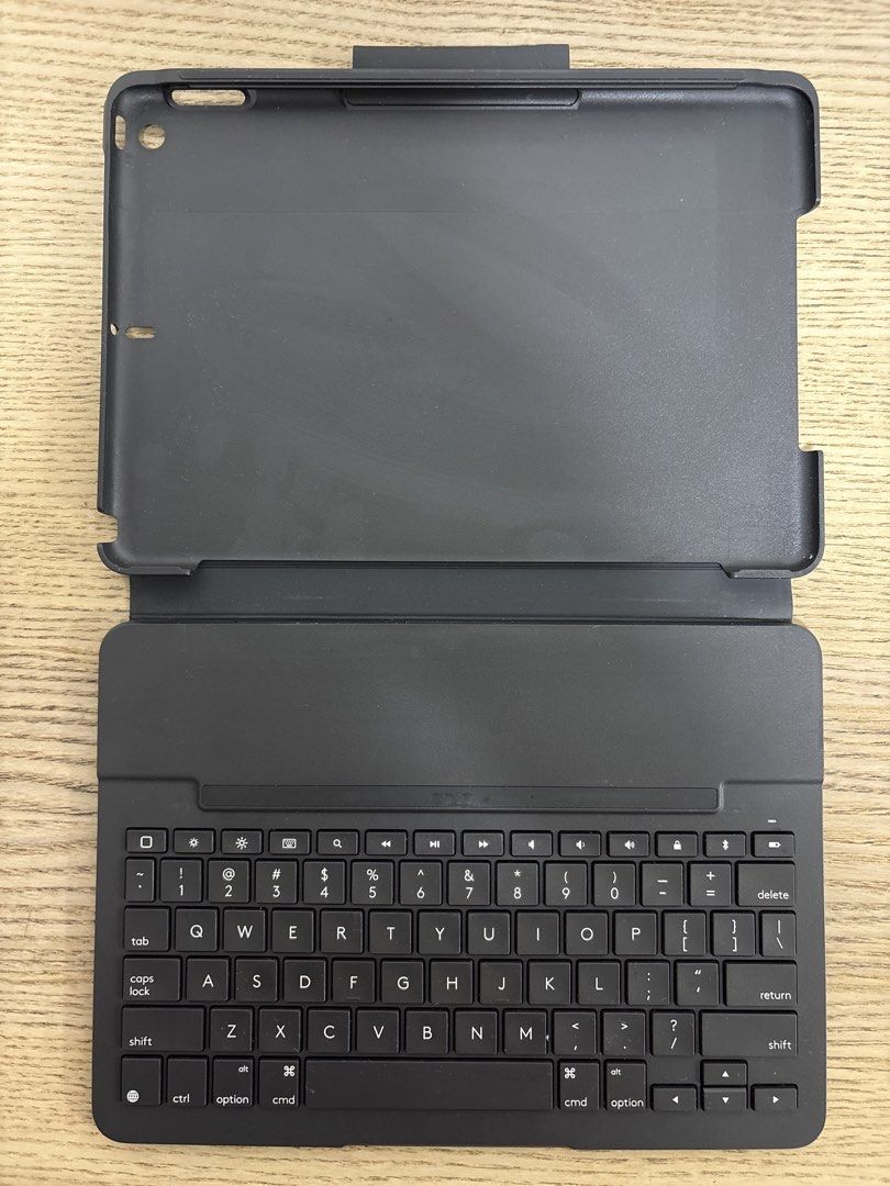 Logitech Slim Folio Keyboard Case for iPad