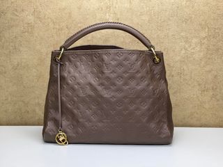 (Category: ) located in . Submitted by luxury_galeries (Listing ID 1450763183, Image 1). Description: .