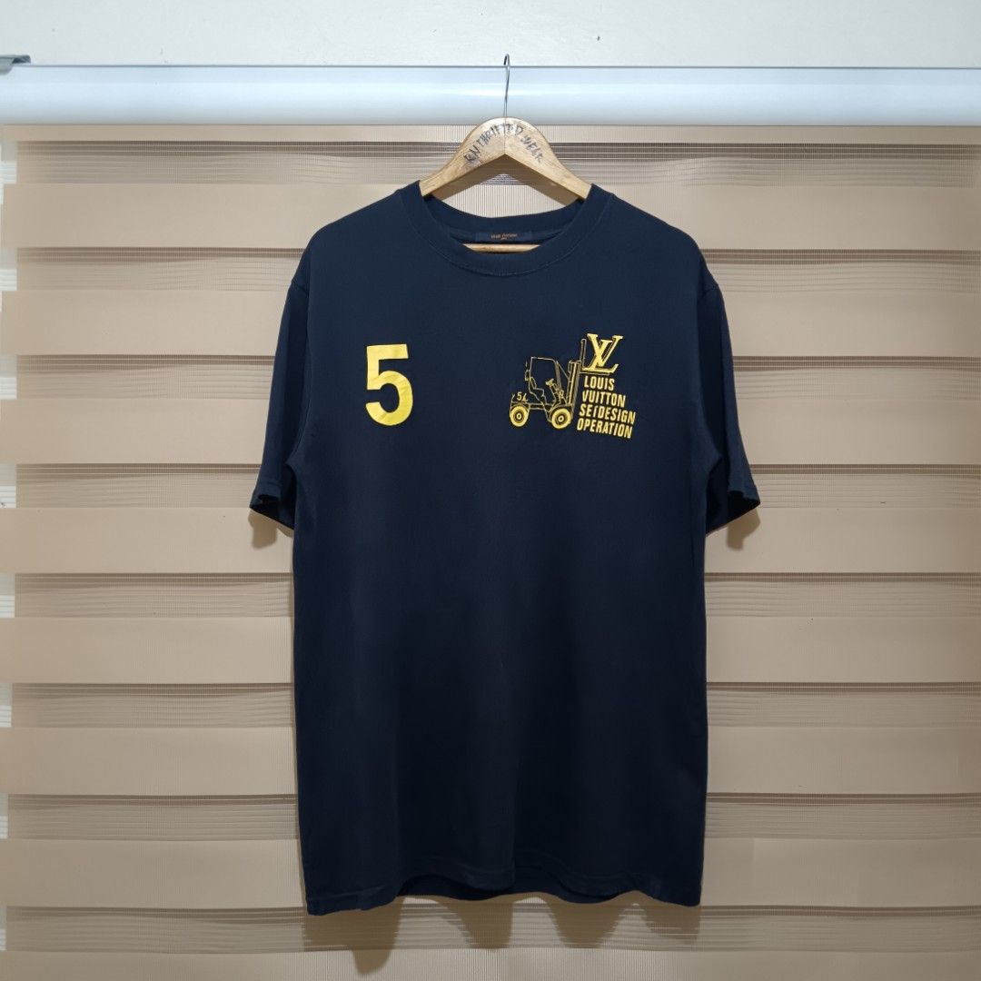 Louis Vuitton Mens Tee (Category: Luxury Apparel) located in Isabel. Submitted by rnthriftedwear (Listing ID 1450866390, Image 2). Description: LV Mens Tee Excellent to as new condition Dimes: 23 width x 31 length 9.9 / 10 color rate Super minimal issue on front print Free shipping .