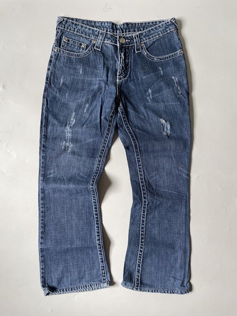 Low waisted Wrangler bootcut jeans (Category: Jeans) located in Baguio. Submitted by chronicles_cache (Listing ID 1450846951, Image 3). Description: Condition: Great Size tagged: 28 Waistline: 28 Thigh: 11 Length: 34.5 Leg opening: 8.5.