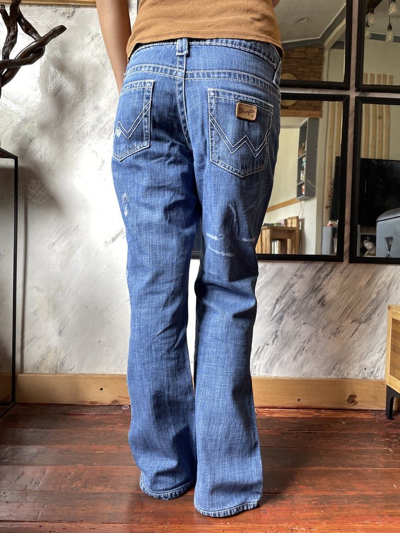 Low waisted Wrangler bootcut jeans (Category: Jeans) located in Baguio. Submitted by chronicles_cache (Listing ID 1450846951, Image 2). Description: Condition: Great Size tagged: 28 Waistline: 28 Thigh: 11 Length: 34.5 Leg opening: 8.5.