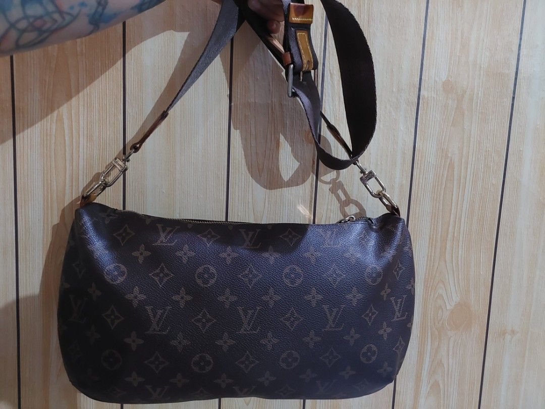 LV Banana/Eva Clutch (Category: Luxury Bags & Wallets) located in Manila. Submitted by 09kimberly11 (Listing ID 1450762796, Image 2). Description: - Aligned monogram print - Classic Louis Vuitton monogram convertible bag - No rubs on leather, intact rubber lining - Color: Brown canvas with leather trim - with distinct heat stamp Serial Number - Features: Adjustable shoulder strap with buckle detail, gold-tone hardware - Closure: Secure zipper - I
