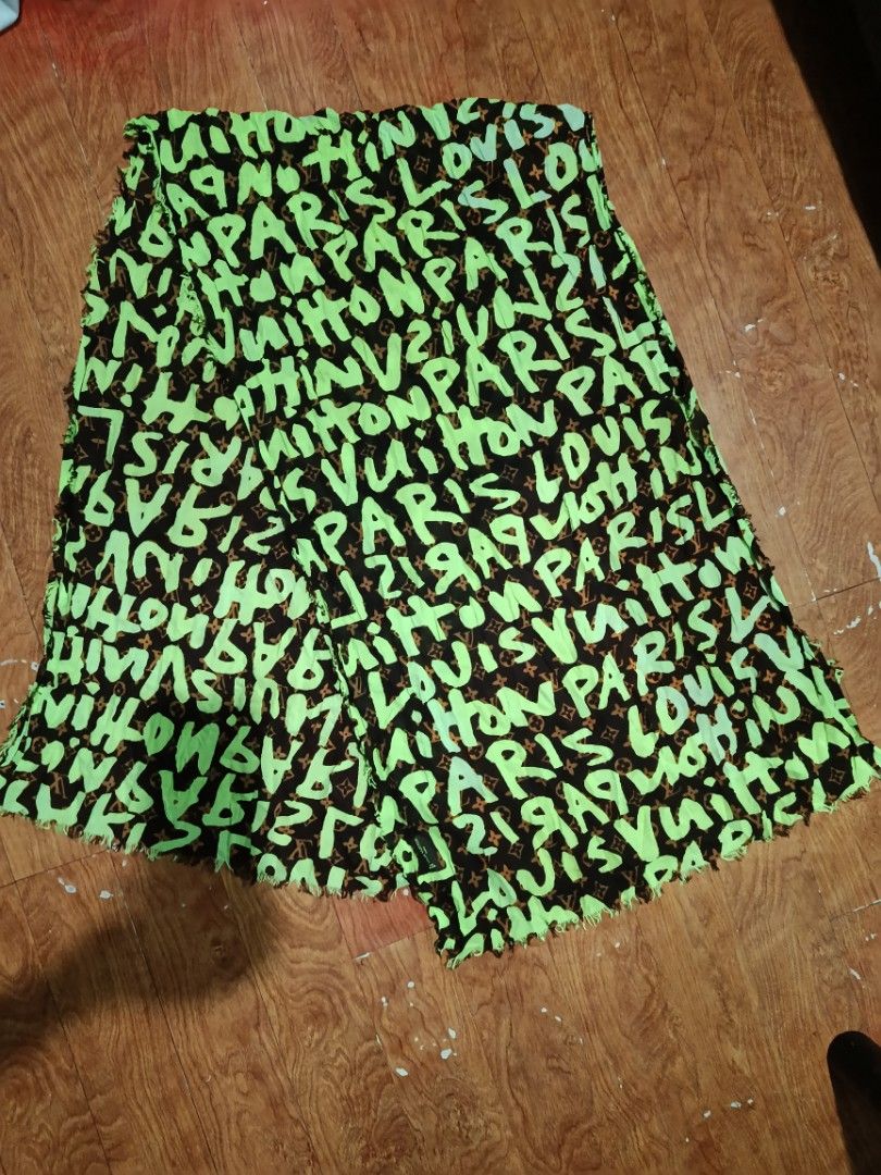 lv stephen sprouse scarf (Category: Luxury Accessories) located in Mandaluyong City. Submitted by newdepot (Listing ID 1450805486, Image 2). Description: Louis Vuitton x Stephen Sprouse Graffiti Scarf features a neon green logo graphic over the classic brown monogram pattern..