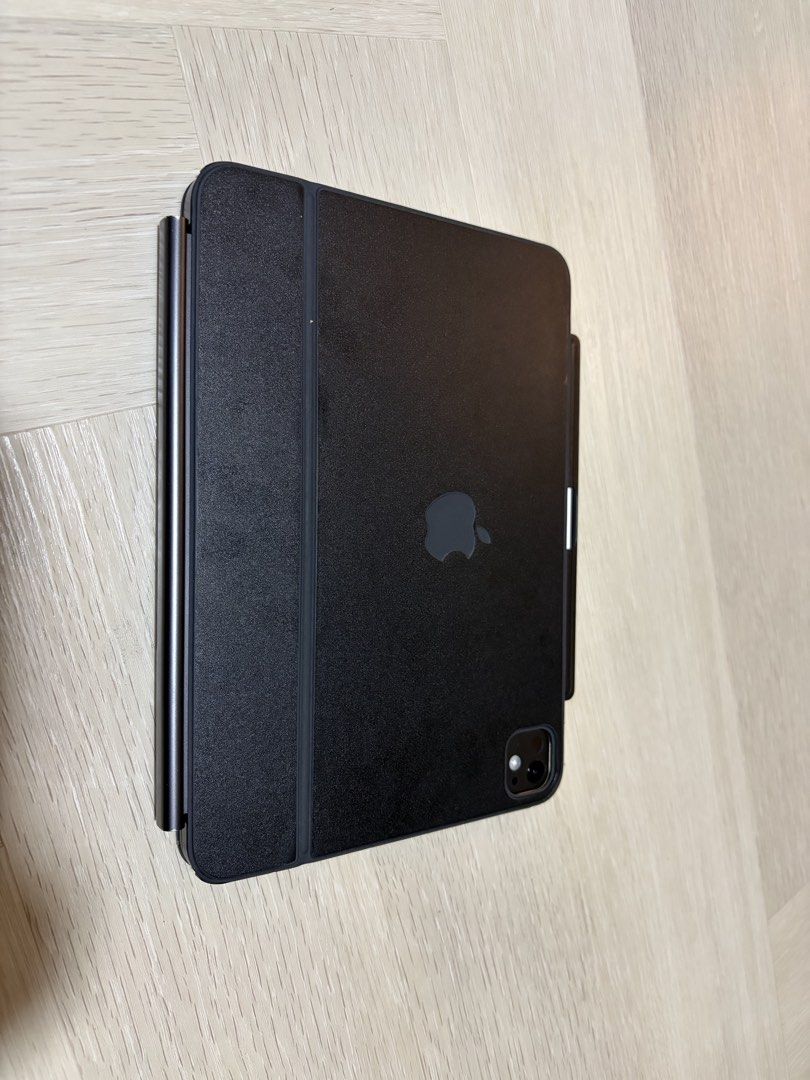 M4 Magic Keyboard with compatible case514327445715046401