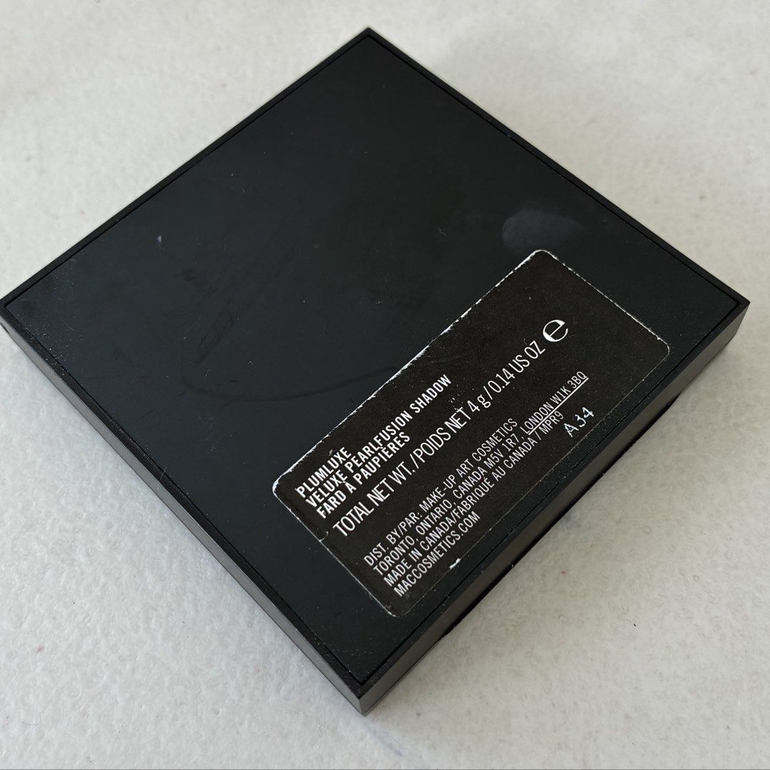 MAC Veluxe Pearlfusion Shadow Eyeshadow Palette (Category: Makeup) located in Manila. Submitted by gabasta998 (Listing ID 1450756663, Image 2). Description: 80% full.