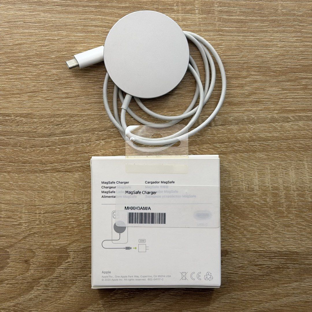 Authentic Apple Magsafe Charger (Category: Chargers & Cables) located in Malabon City. Submitted by immaneedspace (Listing ID 1450743324, Image 2). Description: rfs: extra magsafe charger.
