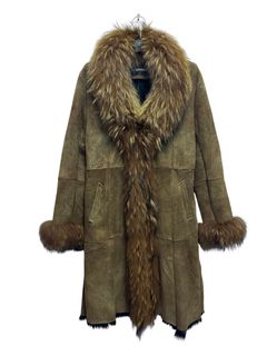 (Category: ) located in . Submitted by sellclothesandbag (Listing ID 1450933125, Image 1). Description: .