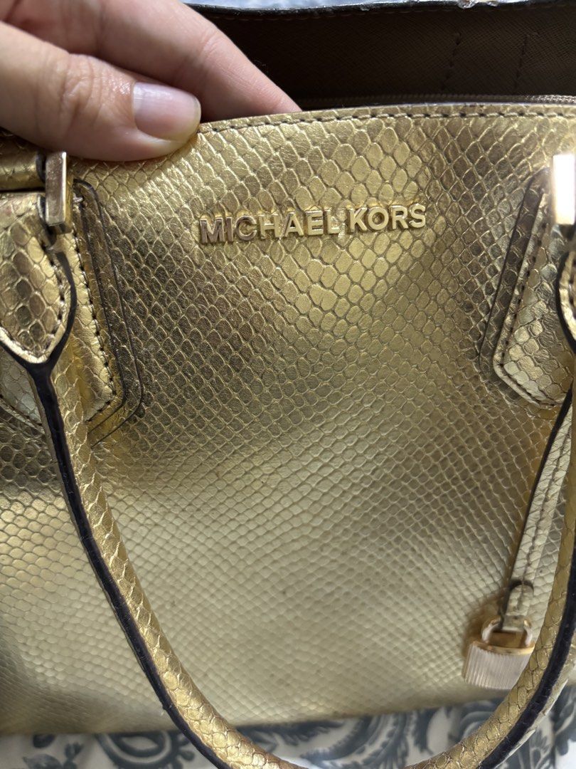Michael Kors (Category: Luxury Bags & Wallets) located in Iloilo. Submitted by sg0313 (Listing ID 1450779227, Image 2). Description: - Authentic Michael Kors Mercer in snakeskin elegant gold. Bought in Texas last January for $350 dollars. Only used twice as I stay at the farm. Selling low as need to declutt. - Features a stylish all-over snakeskin texture. - Includes a detachable shoulder strap for versatile carrying options. - Adorned with a sig