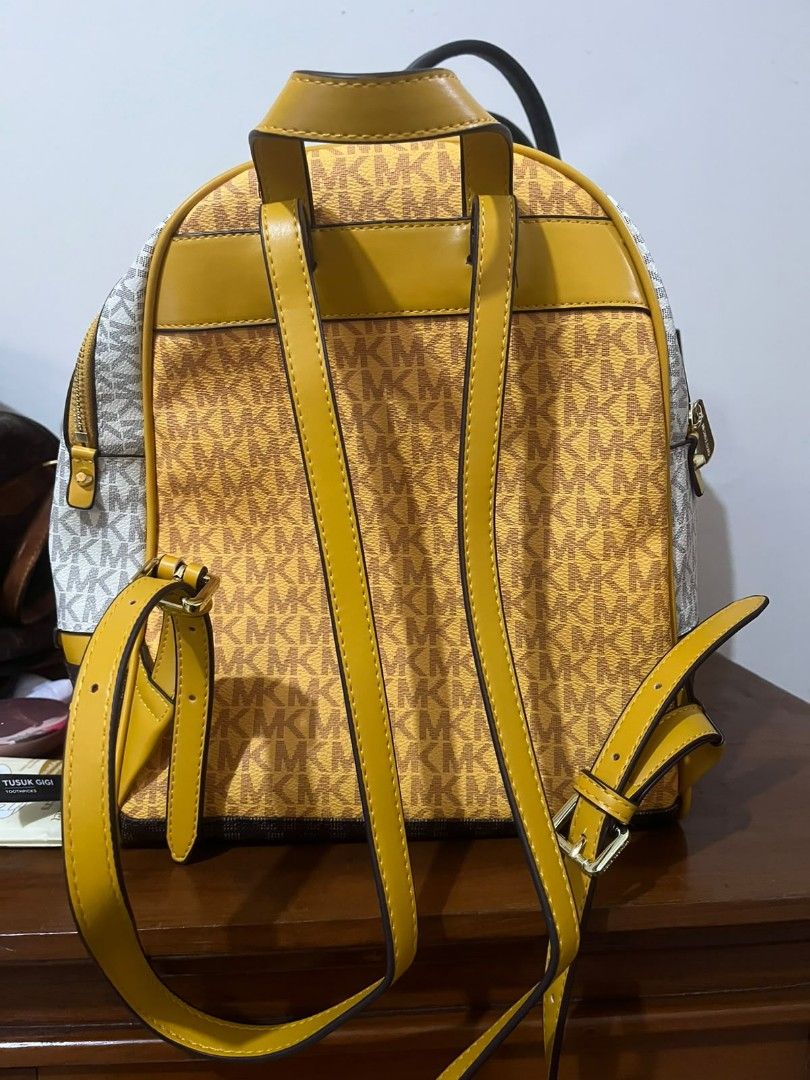 michael kors (Kategori: Tas & Dompet) berada di Cicurug. Dikirim oleh noviesrisuryani (ID iklan 1450789771, Gambar 2). Deskripsi: baru sekali dipakai, look good condition.