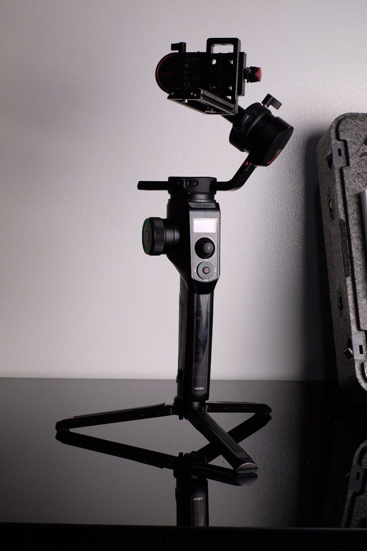 MOZA AirCross 2 Gimbal Stabilizer with iFocus M (Category: Gimbals & Stabilizers ) located in Manila. Submitted by forsalebyalps (Listing ID 1450906828, Image 1). Description: MOZA AirCross 2 3-Axis Camera Gimbal 🎥 ✅ Supports up to 3.2kg payload ✅ 360° continuous rotation ✅ Up to 12-hour battery life ✅ OLED display + joystick control ✅ Multiple shooting modes ✅ Compatible with DSLR & mirrorless cameras.