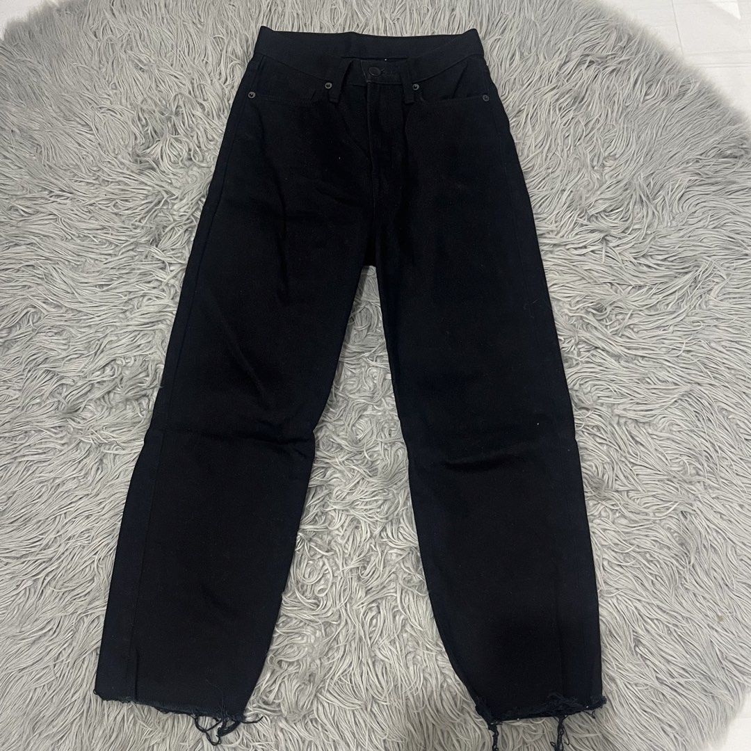 Muji Black Wide Leg Jeans (Category: Jeans) located in Rizal. Submitted by best.dressedx (Listing ID 1450906357, Image 1). Description: 🤍 ~ Material: 100% Cotton 🤍 ~ check photos for measurements (no ww photos) 🤍 ~ delivery via j&t.