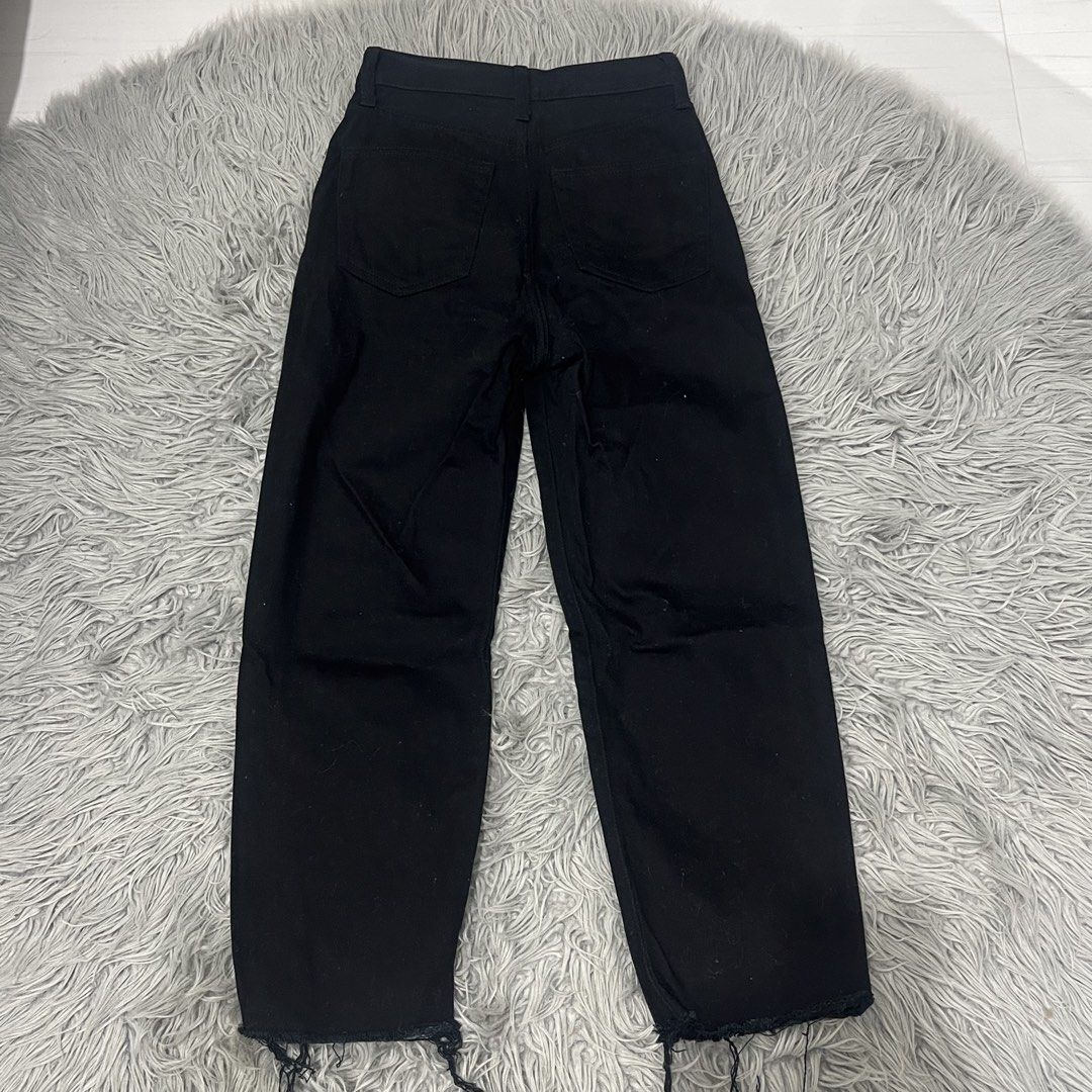 Muji Black Wide Leg Jeans (Category: Jeans) located in Rizal. Submitted by best.dressedx (Listing ID 1450906357, Image 2). Description: 🤍 ~ Material: 100% Cotton 🤍 ~ check photos for measurements (no ww photos) 🤍 ~ delivery via j&t.