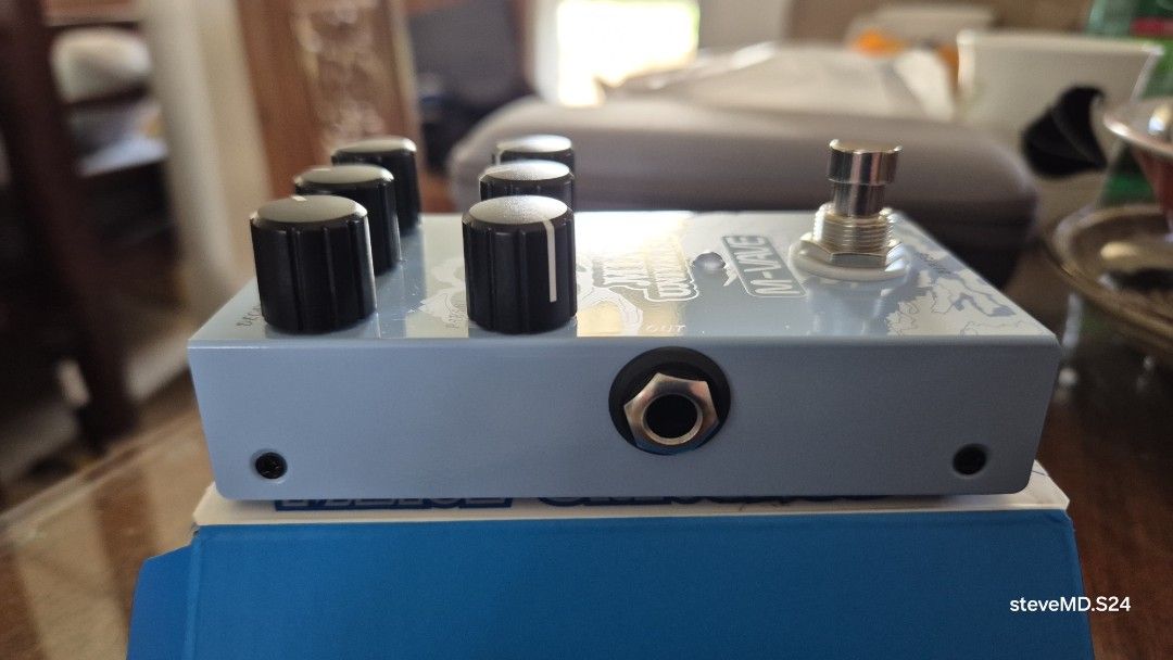 M-WAVE Mini Universe Guitar Effect Pedal (Category: Musical Instruments) located in Bantay. Submitted by backyardcyclist (Listing ID 1450778580, Image 3). Description: - M-WAVE Mini Universe reverb effect pedal - Eye-catching light blue color with fun graphics - Features 6 knobs for versatile sound shaping - Includes original box - Ideal for guitarists seeking new sonic possibilities.
